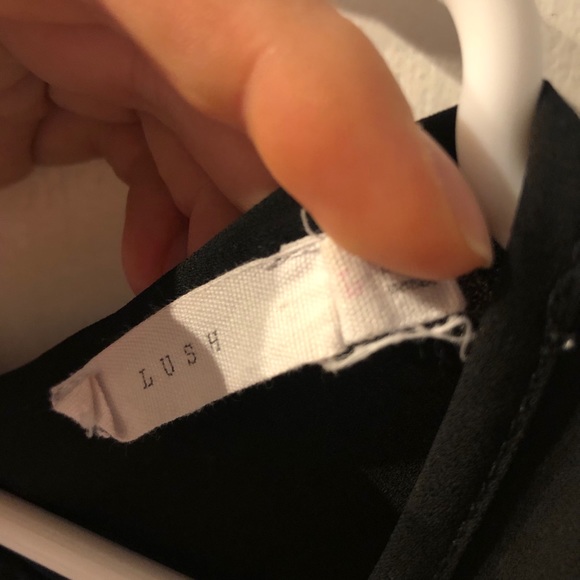 BLACK LUSH V-NECK TUNIC - Picture 3 of 3